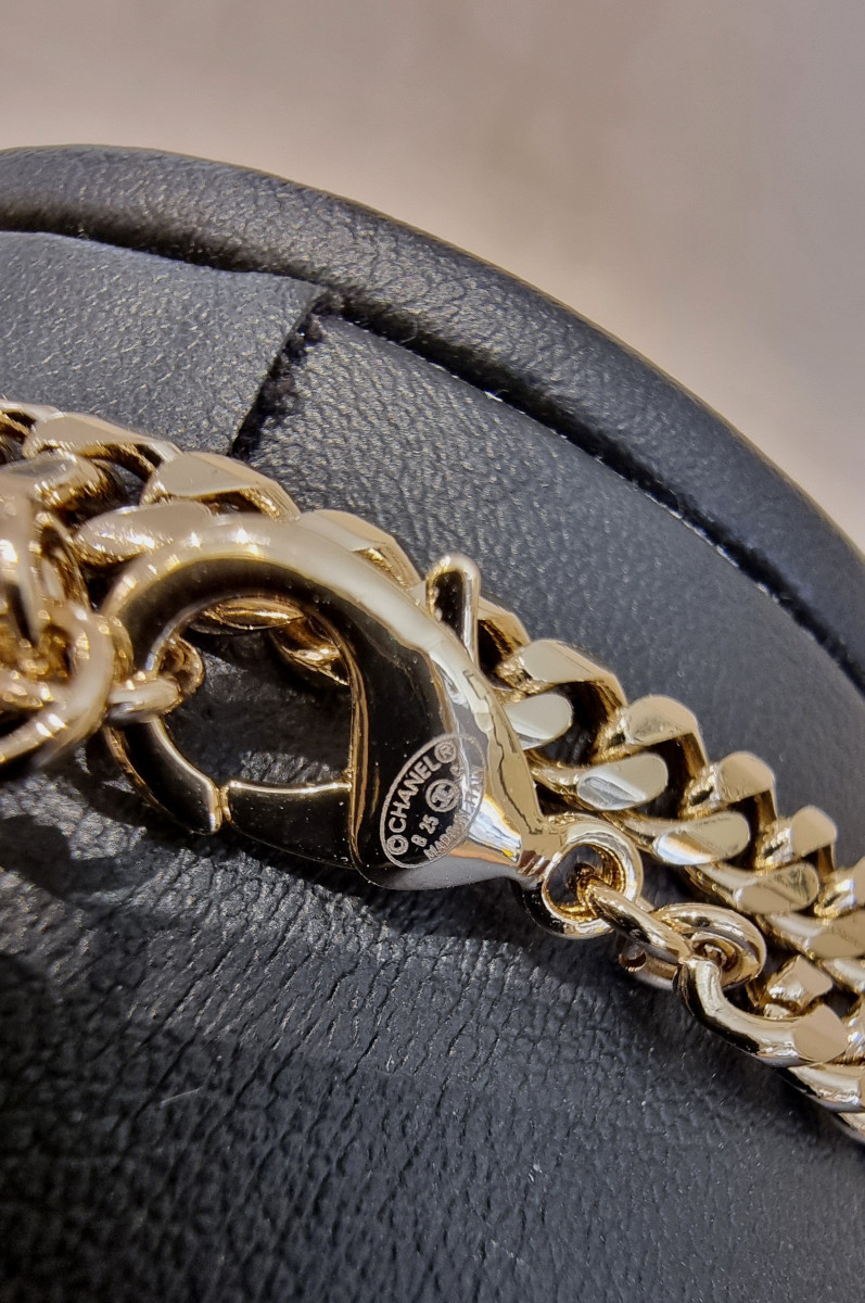 Chanel Collier Sautoir Métal Doré Cristal et Résine -photo-5