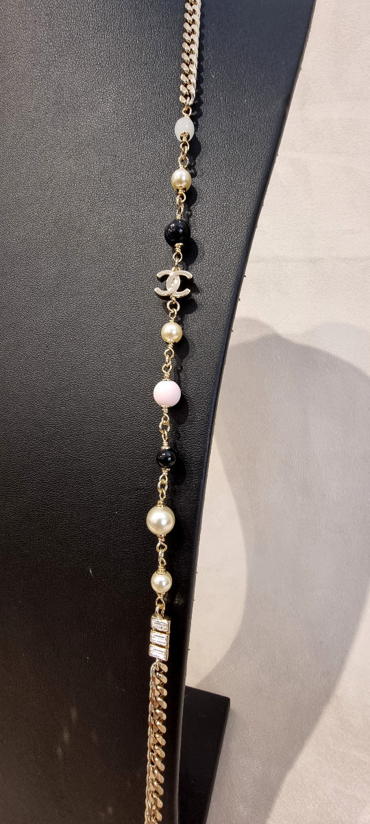 Chanel Collier Sautoir Métal Doré Cristal et Résine -photo-7