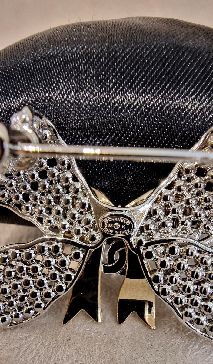 CHANEL BROCHE NOEUD en Métal Doré & Cristal-photo-5