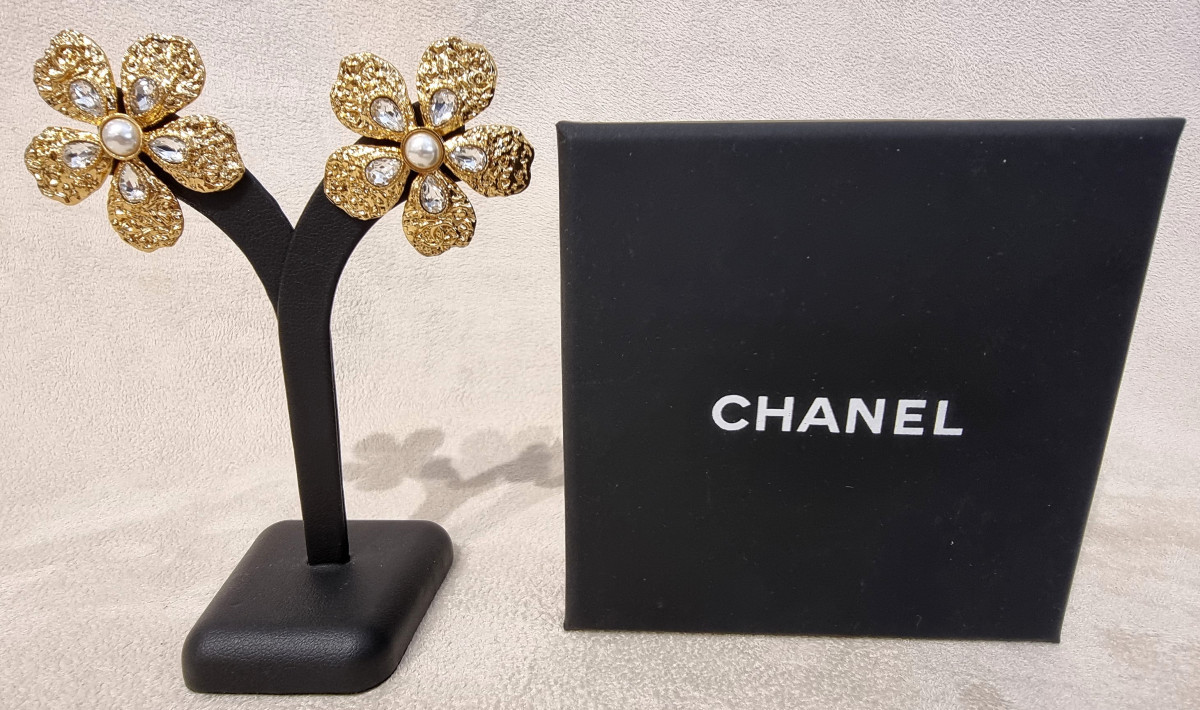 Chanel Paire De Boucles D'Oreilles Métal doré & cristal-photo-3