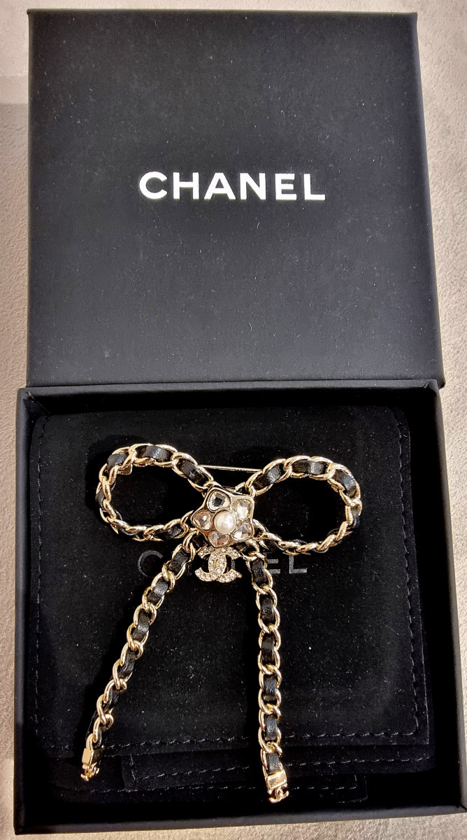CHANEL BROCHE NOEUD Métal Doré & Cuir Tressé