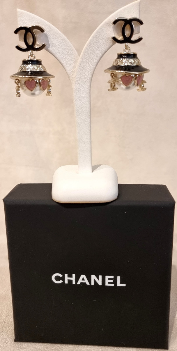 CHANEL Paire De Boucles D'Oreilles Coco Chanel 