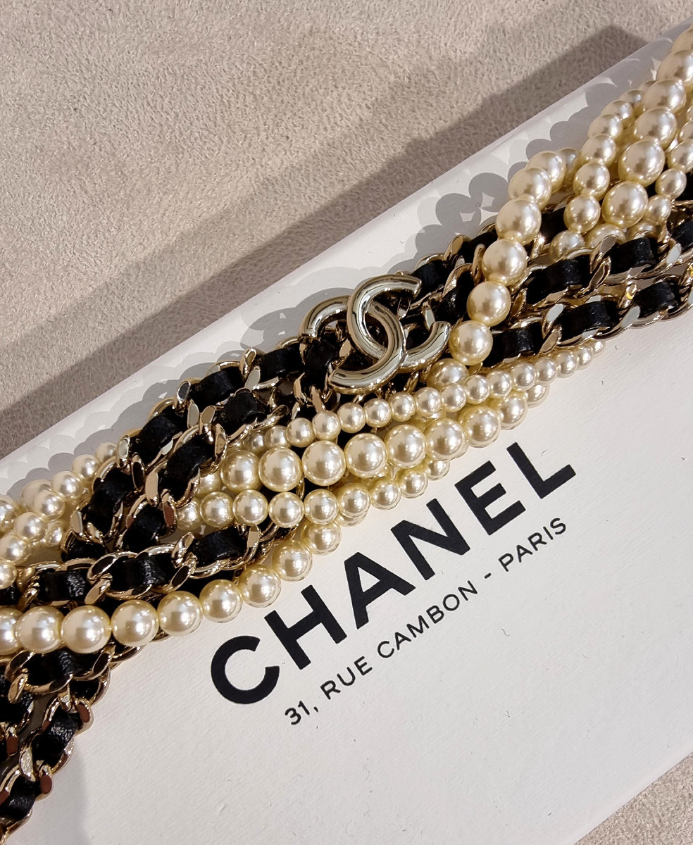 CHANEL BRACELET PERLES DE VERRE Nacrées & Cuir tressé-photo-2