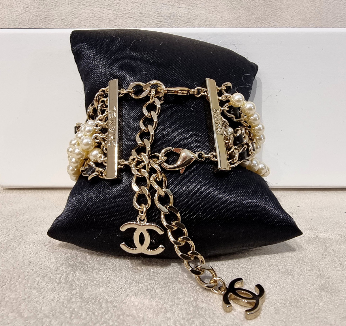 CHANEL BRACELET PERLES DE VERRE Nacrées & Cuir tressé-photo-4