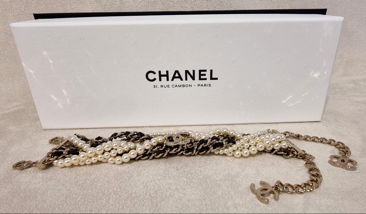 CHANEL BRACELET PERLES DE VERRE Nacrées & Cuir tressé-photo-6