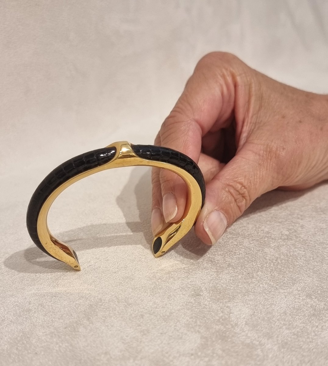 Hermès Kyoto Bracelet In Gold-plated Metal And Alligator Leather-photo-7