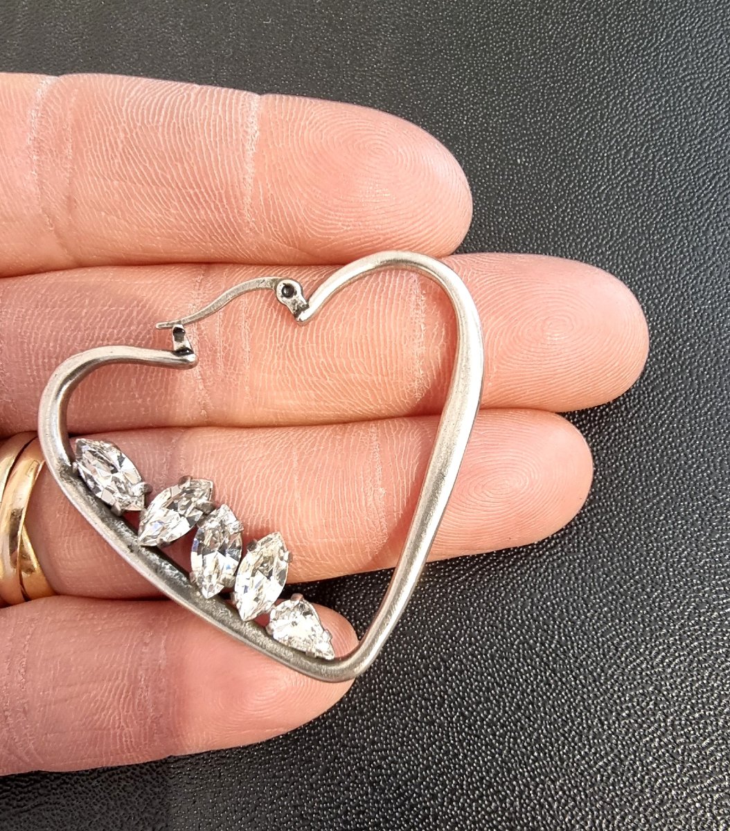 Ysl Yves Saint Laurent Pair Of Heart-shaped Earrings In Patinated Silver-tone Metal And Crystal -photo-1