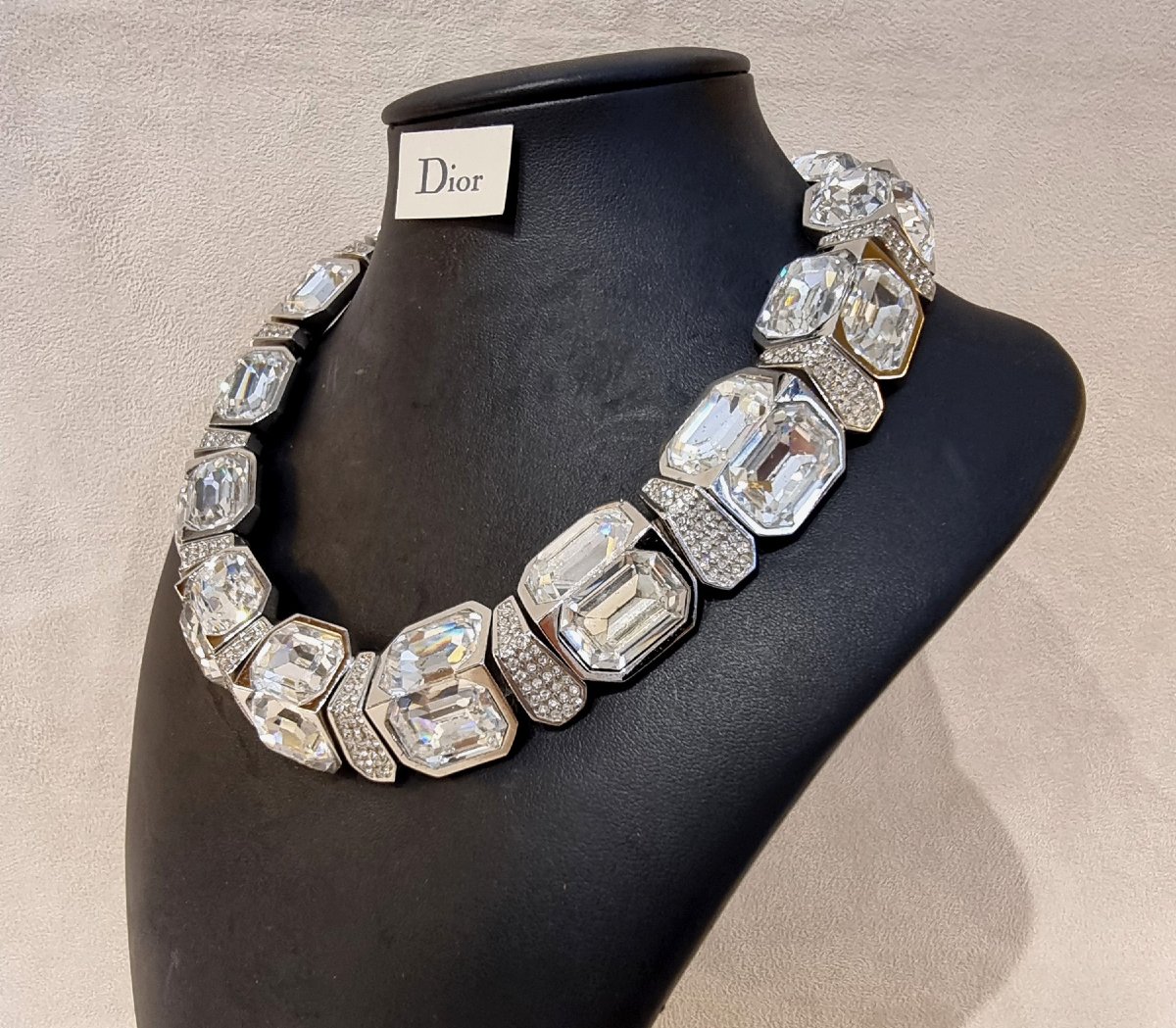 CHRISTIAN DIOR Collier ras de cou en métal argenté entièrement pavé de cristal clair -photo-3