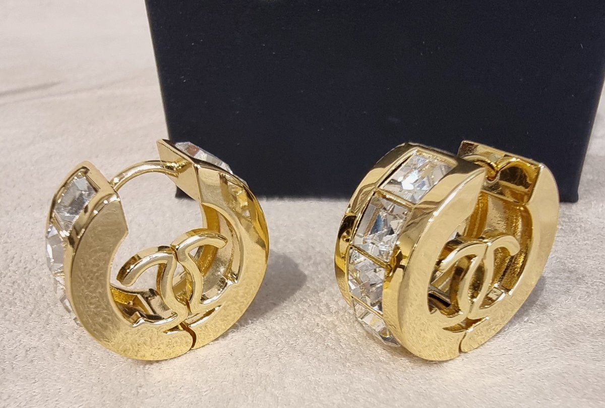 Chanel Pair Of Gold-plated Metal Hoop Earrings With Crystals-photo-3