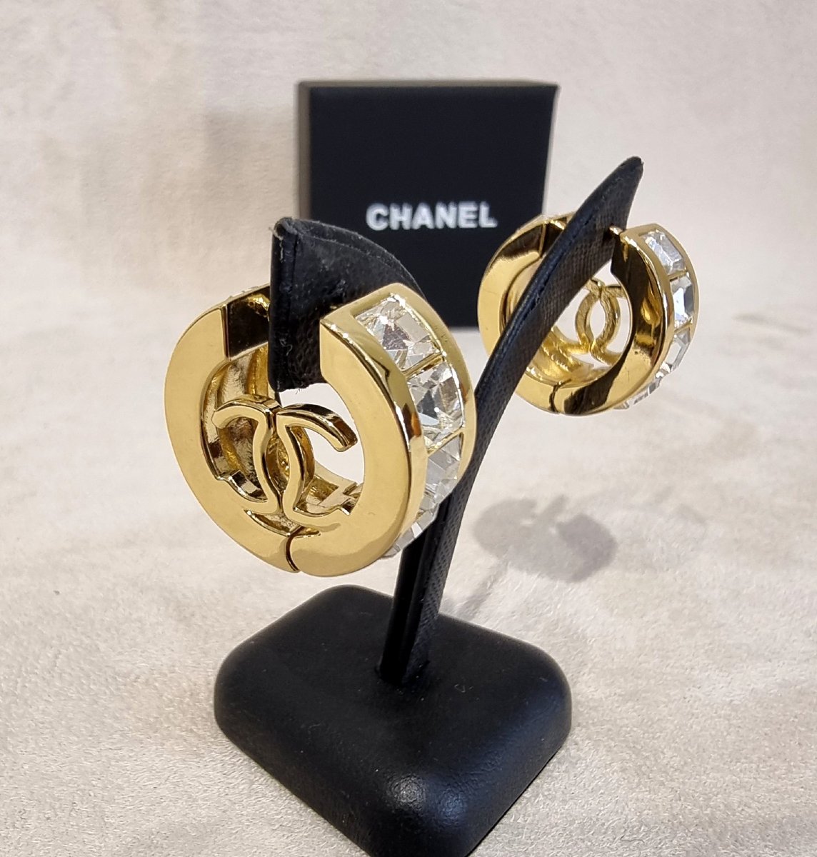 Chanel Pair Of Gold-plated Metal Hoop Earrings With Crystals-photo-3