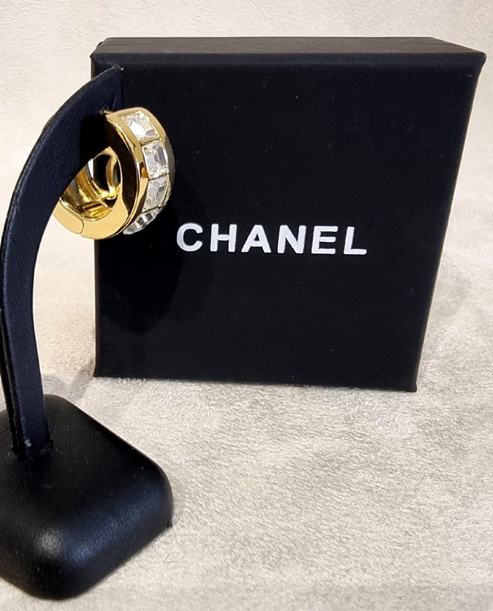Chanel Pair Of Gold-plated Metal Hoop Earrings With Crystals-photo-4
