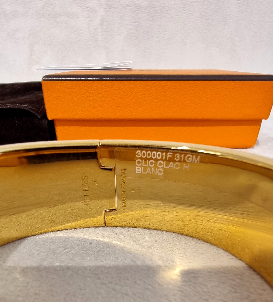 Hermès Clic H Bracelet In Gold-plated Metal And White Enamel -photo-4
