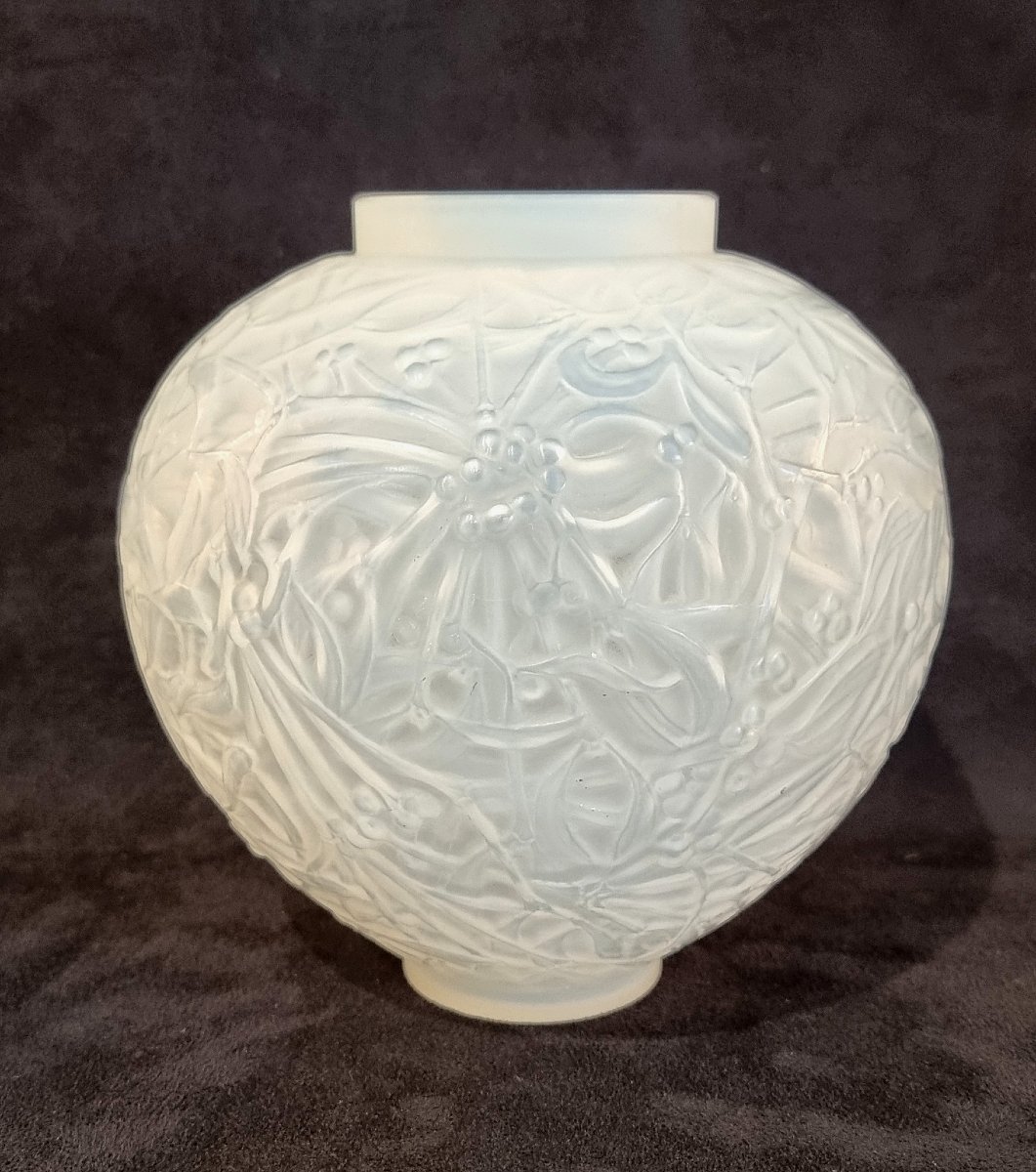 René Lalique Vase Gui opalescent Art Déco 1920