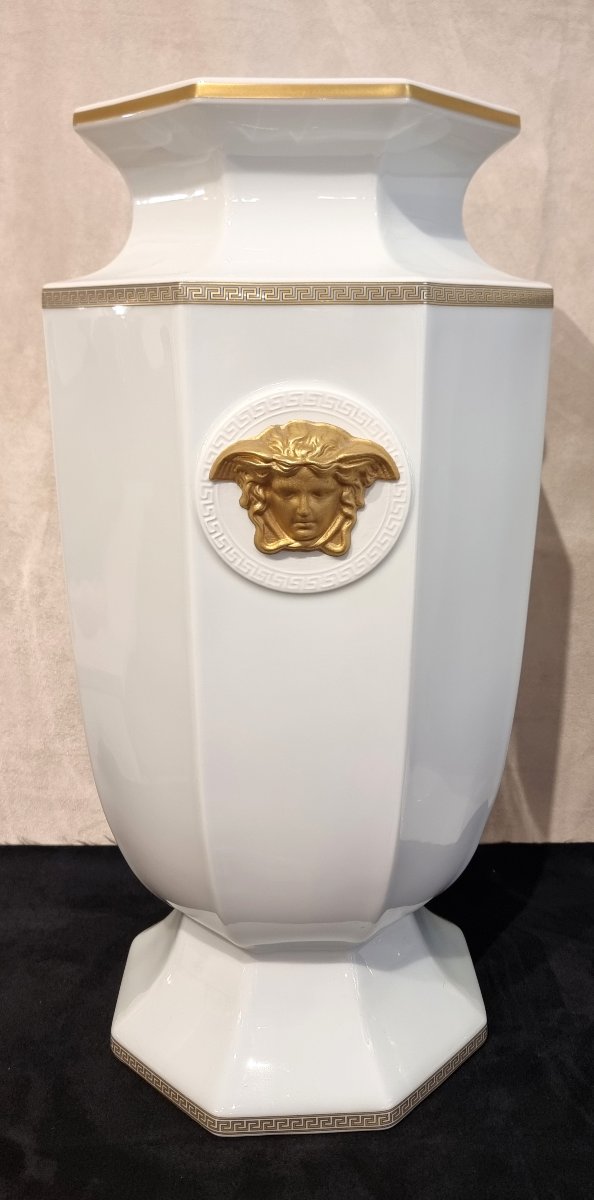 Rosenthal For Versace, Gorgona Model A Striking Pair Of Porcelain Vases With Gold Gilding -photo-4