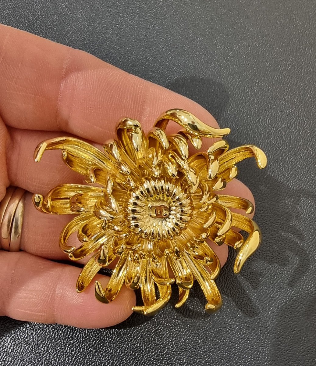 Chanel Gold-plated Metal Brooch -photo-4