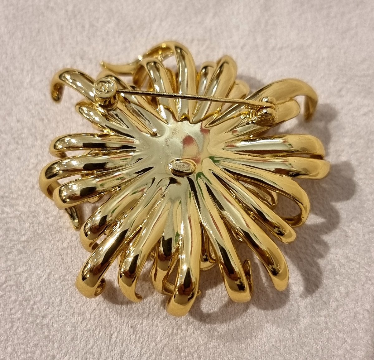 Chanel Gold-plated Metal Brooch -photo-2