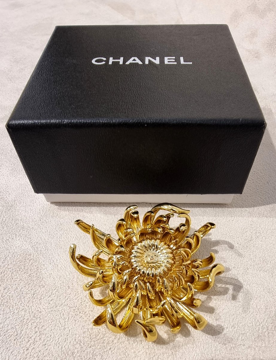 Chanel Gold-plated Metal Brooch 