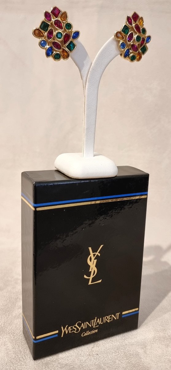 YSL YVES SAINT LAURENT & Robert GOOSENS Paire de clips d'oreilles métal plaqué or et cristal-photo-3