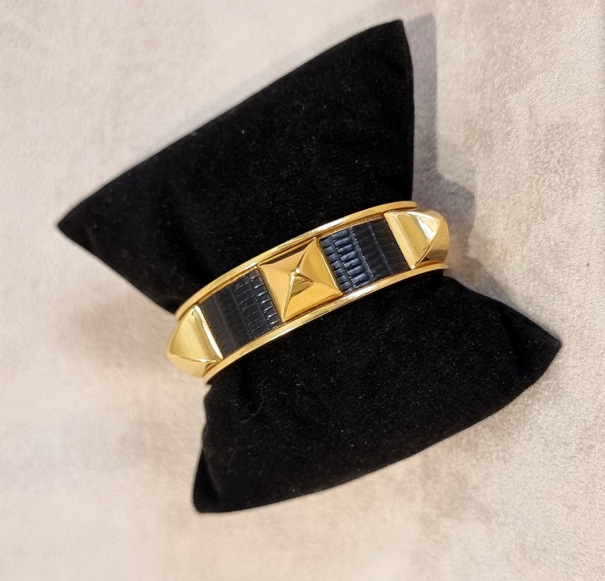 Hermès Bracelet Collier de Chien en métal Plaqué Or et Lézard noir -photo-3