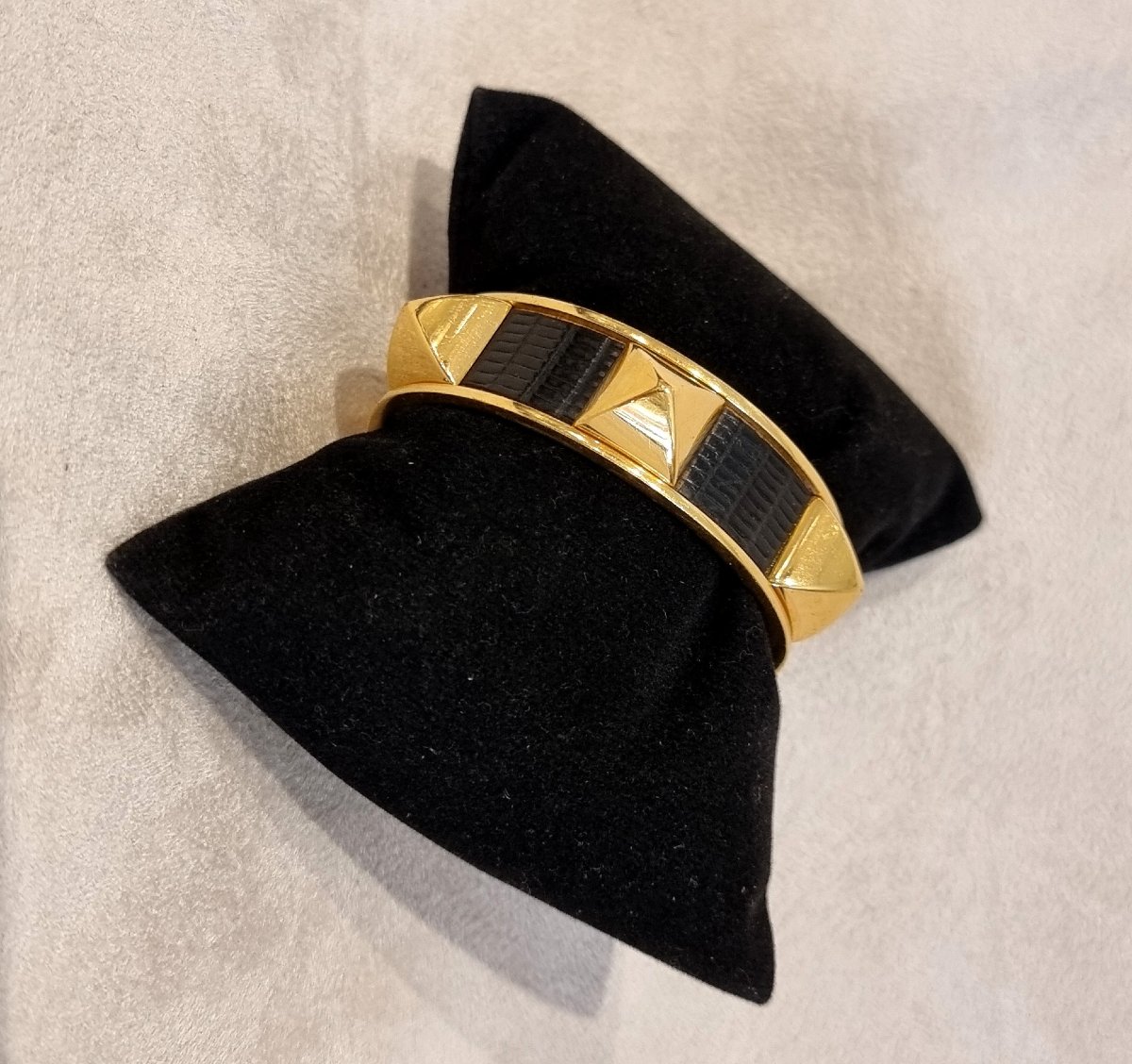 Hermès Bracelet Collier de Chien en métal Plaqué Or et Lézard noir -photo-1