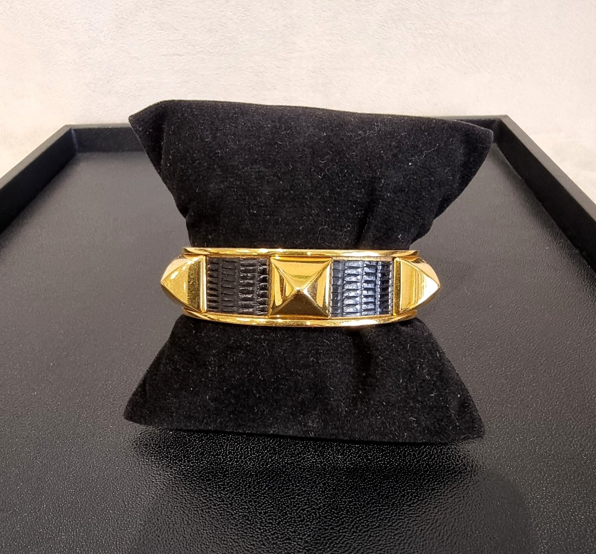 Hermès Bracelet Collier de Chien en métal Plaqué Or et Lézard noir 
