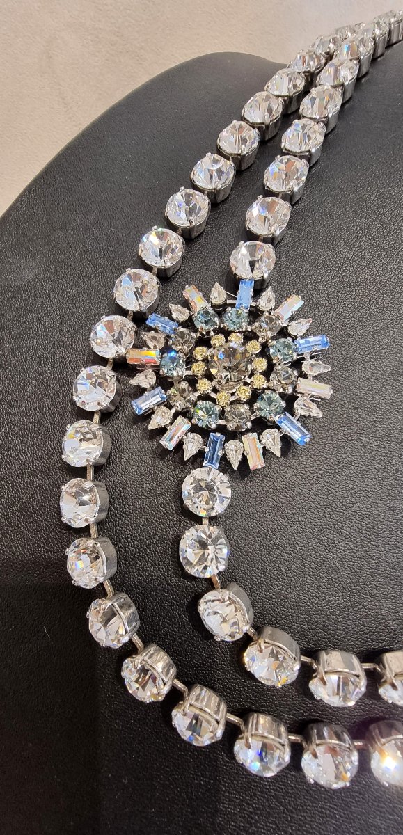 Christian LACROIX Important collier Sautoir en métal argenté et cristal -photo-1