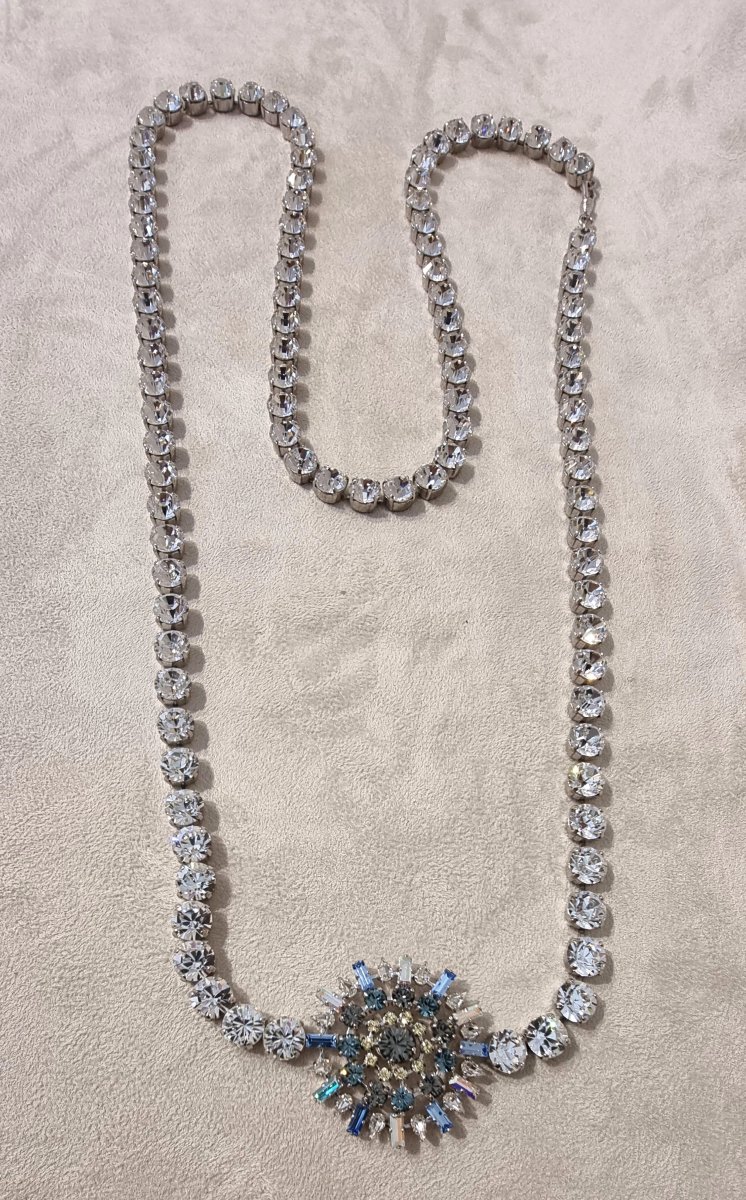Christian LACROIX Important collier Sautoir en métal argenté et cristal -photo-4