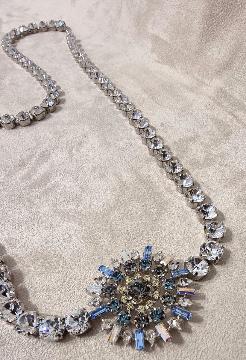 Christian LACROIX Important collier Sautoir en métal argenté et cristal -photo-5