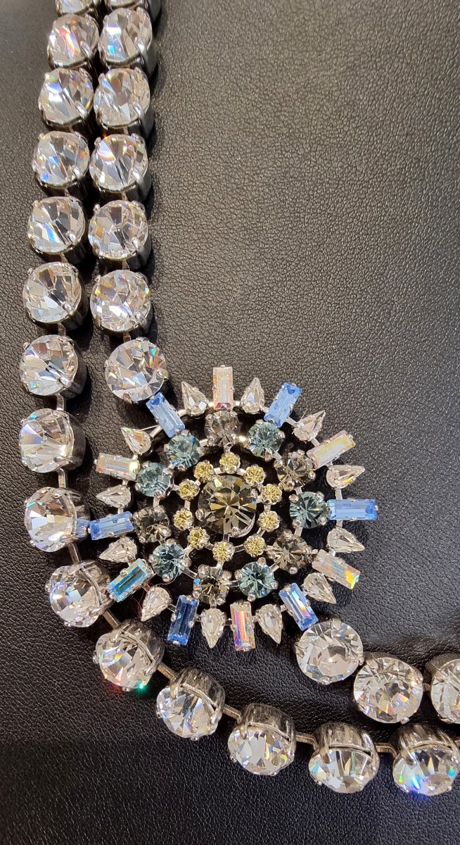 Christian LACROIX Important collier Sautoir en métal argenté et cristal -photo-6