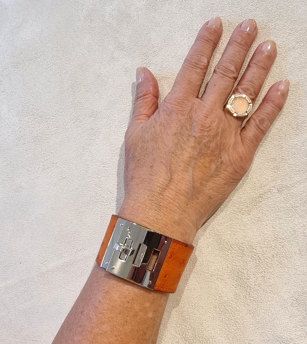 Hermès Kelly Dog Cuff Bracelet In Palladium-plated Silver And Ostrich Leather-photo-8