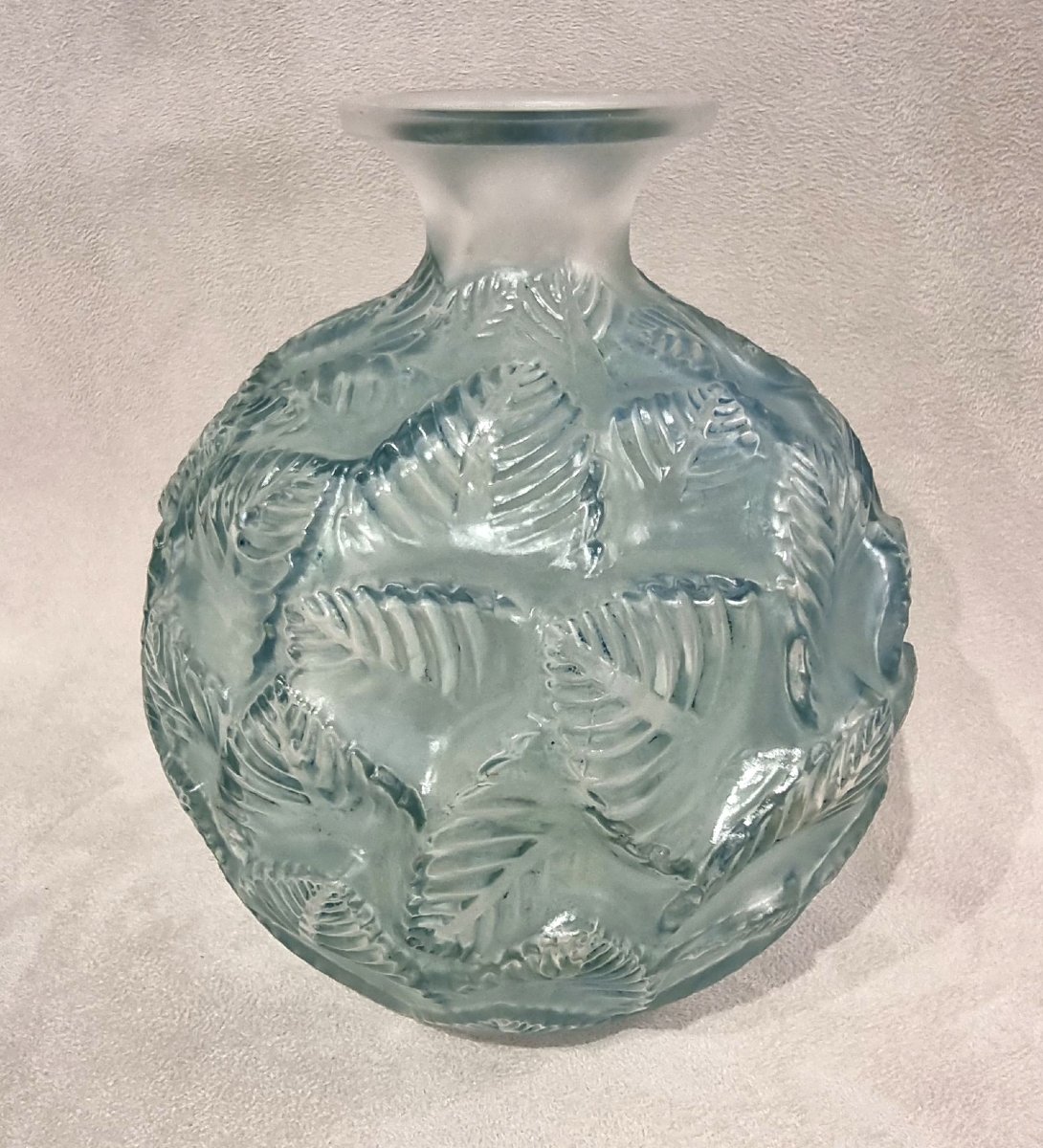 René LALIQUE VASE ORMEAUX Art Déco 1926 verre moulé-pressé à patine bleue-photo-2