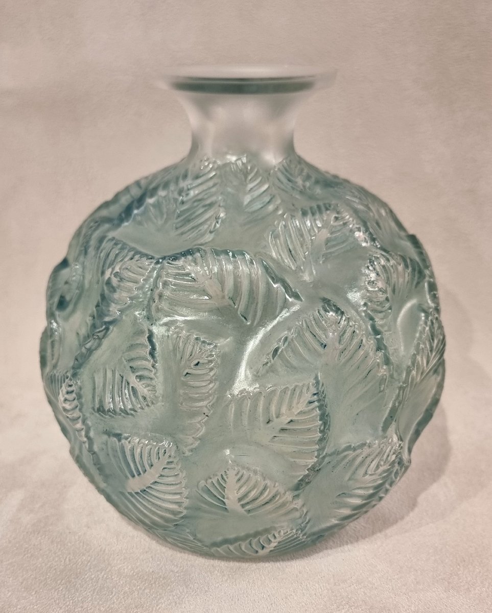 René LALIQUE VASE ORMEAUX Art Déco 1926 verre moulé-pressé à patine bleue-photo-1