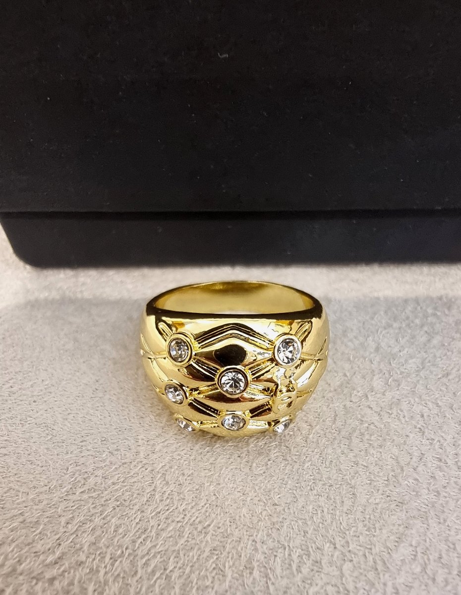 CHANEL BAGUE en métal plaqué or et cristal-photo-4