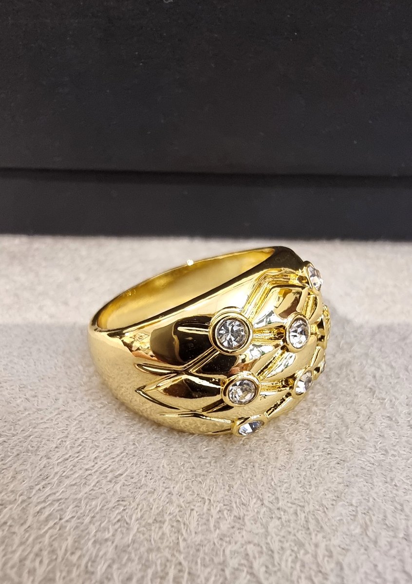 CHANEL BAGUE en métal plaqué or et cristal-photo-1
