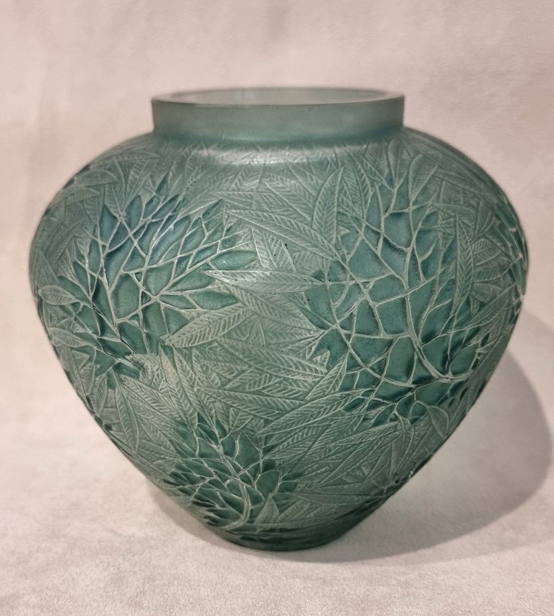 René LALIQUE VASE Estérel Art Déco 1923 en verre moulé-pressé à patine verte