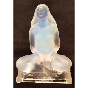 Sabino Paris Art Deco Opalescent Glass Idol Statuette 1930 