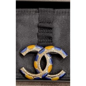 Chanel Broche Double CC