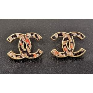 CHANEL PAIRES DE BOUCLES D'OREILLES TWEED Double CC