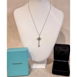 Tiffany & Co Platinum Crown Key With Diamonds And Peridot 