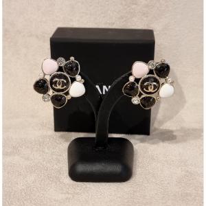 CHANEL Paire De Boucles D'oreilles Métal Doré Cristal & Résine