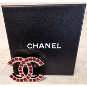 Chanel Double Cc Brooch In Gold-plated Metal And Red Crystal