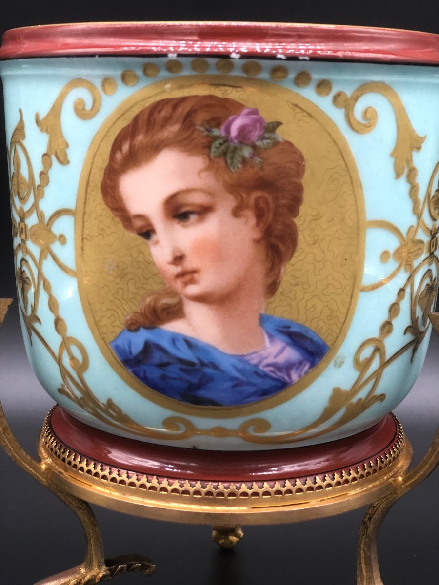 Broche Carrée Ancienne Limoges - Portrait Femme Galante En Porcelaine - Rare Et Superbe