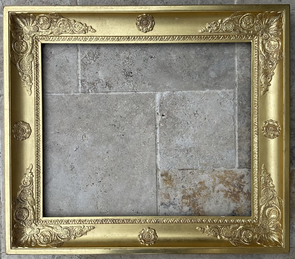CADRE 10F STYLE EMPIRE RESTAURATION FEUILLE OR Dim : 55 x 46 cm