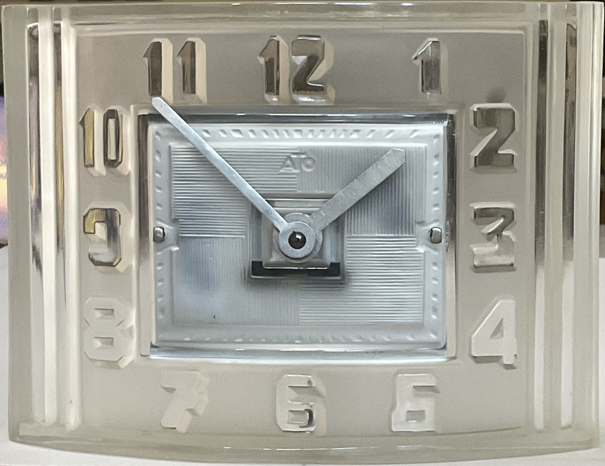 Ato 1930 Clock, Press-molded Frosted Glass Model, Art Deco, Lalique 