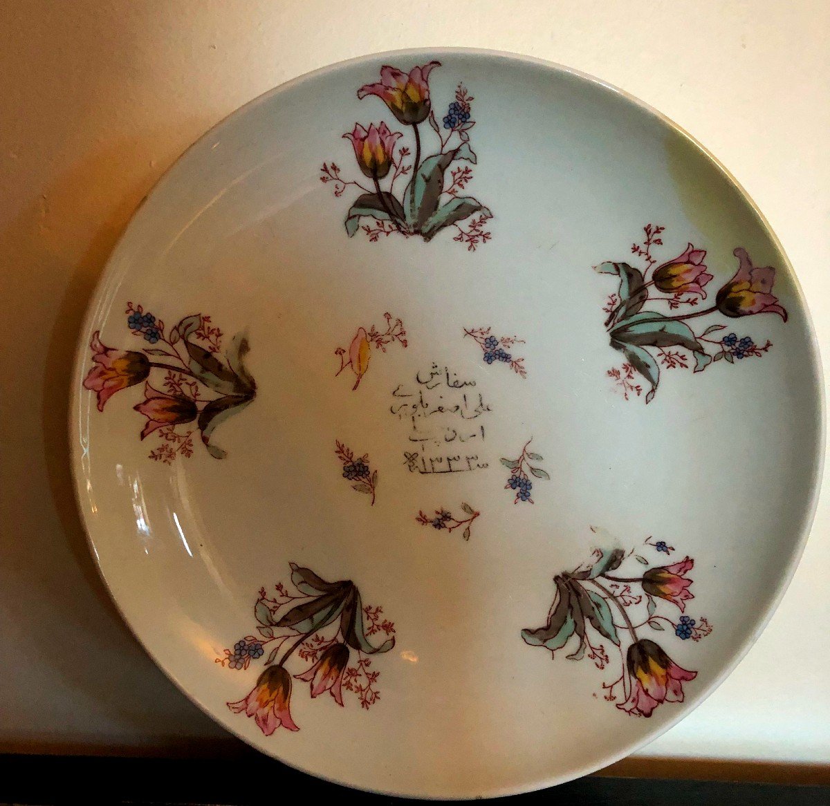 Assiette Russe Impériale  début XX Gardner Porcelaine avec sceau des Pahlavi