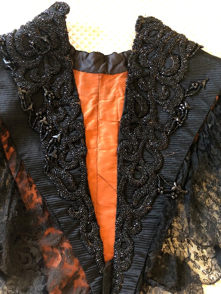 Cape de costume, perles de jets et dentelle de Calais XIX-photo-5