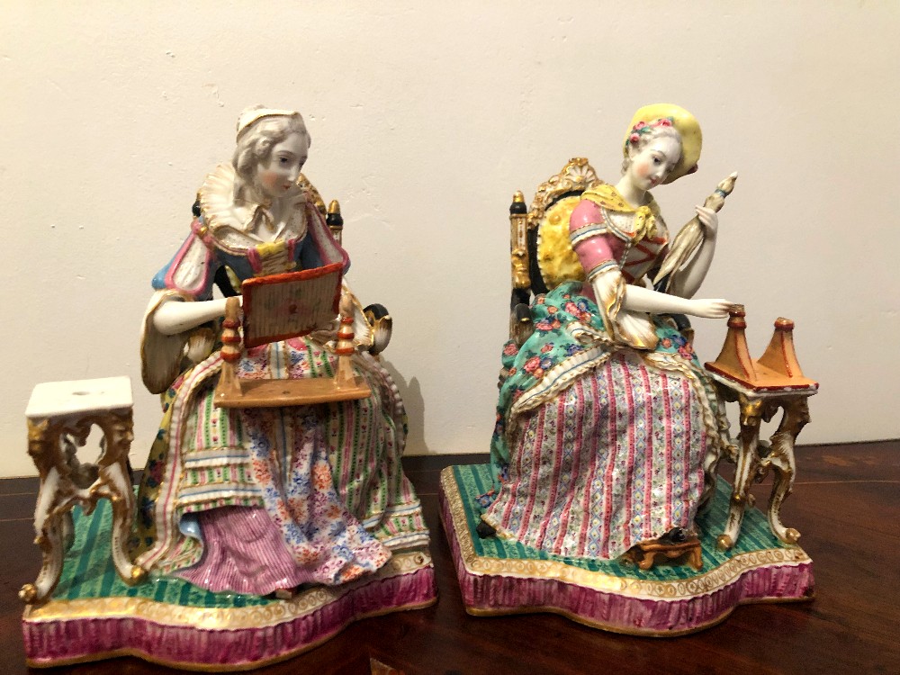 Femmes au salon début XIX Porcelaine de Meissen 