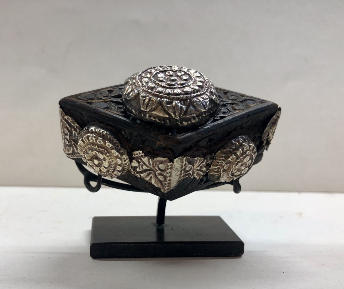 Horn And Silver Amulet In The Shape Of A Shuttle, Java, 19th Century-photo-2