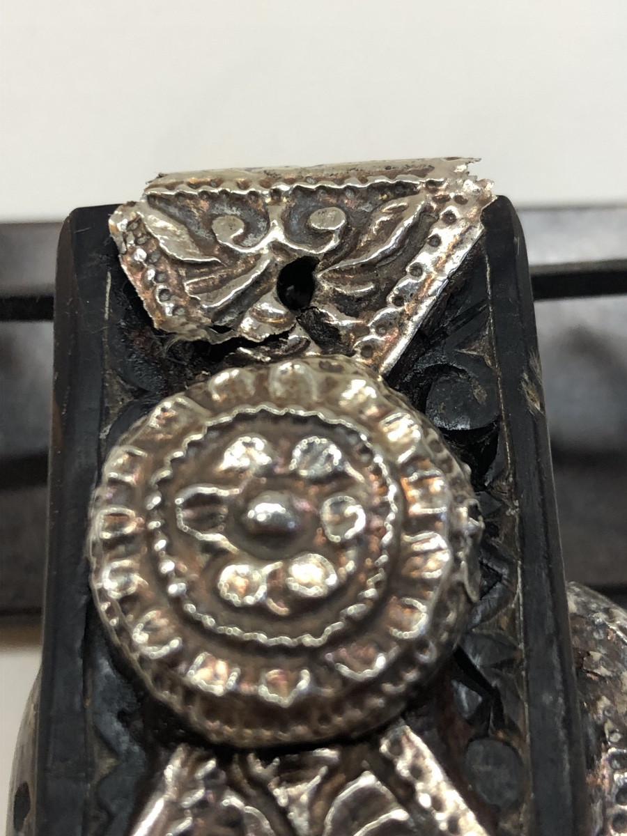 Horn And Silver Amulet In The Shape Of A Shuttle, Java, 19th Century-photo-1