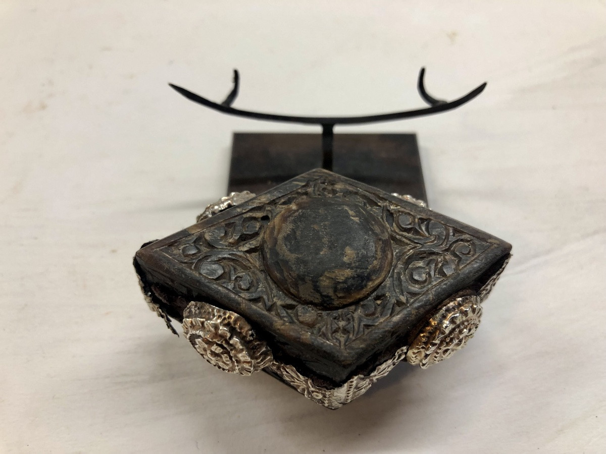 Horn And Silver Amulet In The Shape Of A Shuttle, Java, 19th Century-photo-3